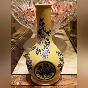 Spode Blue Room Garden Collection Vase with Floral Design